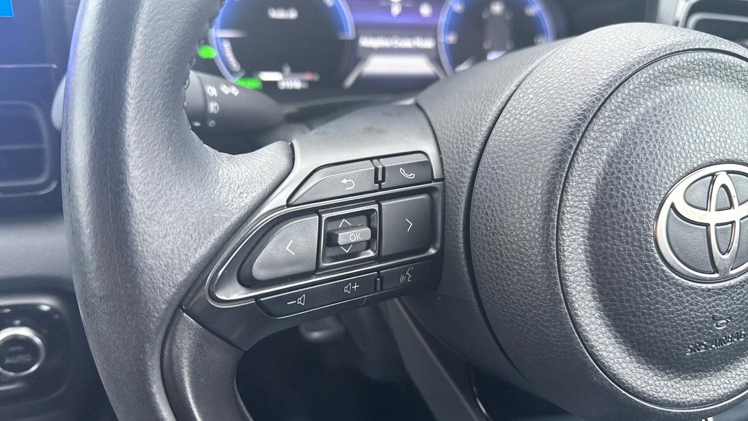 Used Toyota Yaris 2024 for sale - 77625081: Photo 40