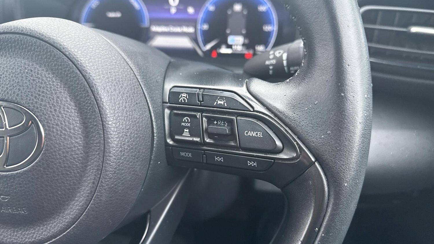 Used Toyota Yaris 2024 for sale - 77625081: Photo 41