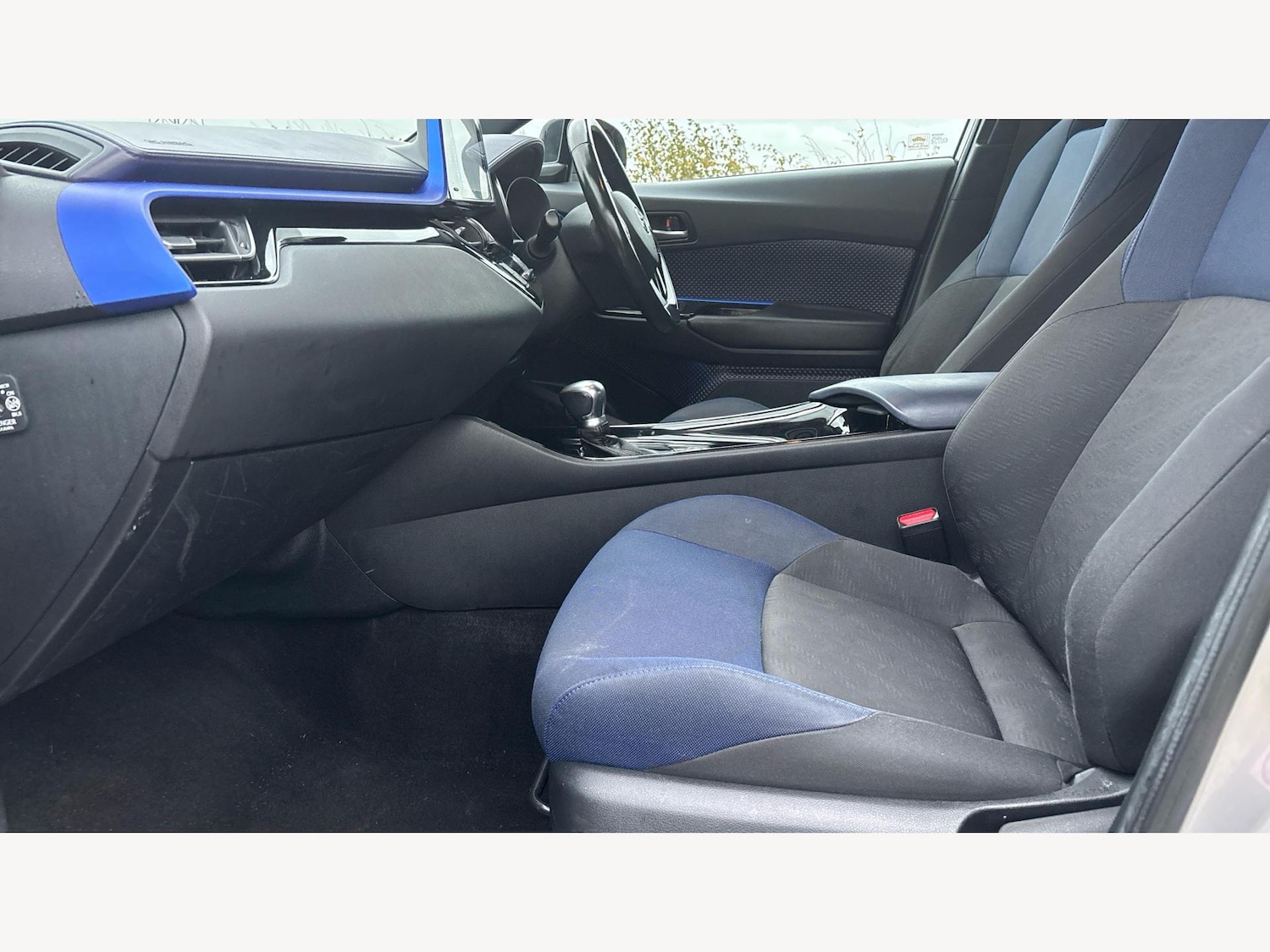 Used Toyota C-HR 2017 for sale - 76671407: Photo 12