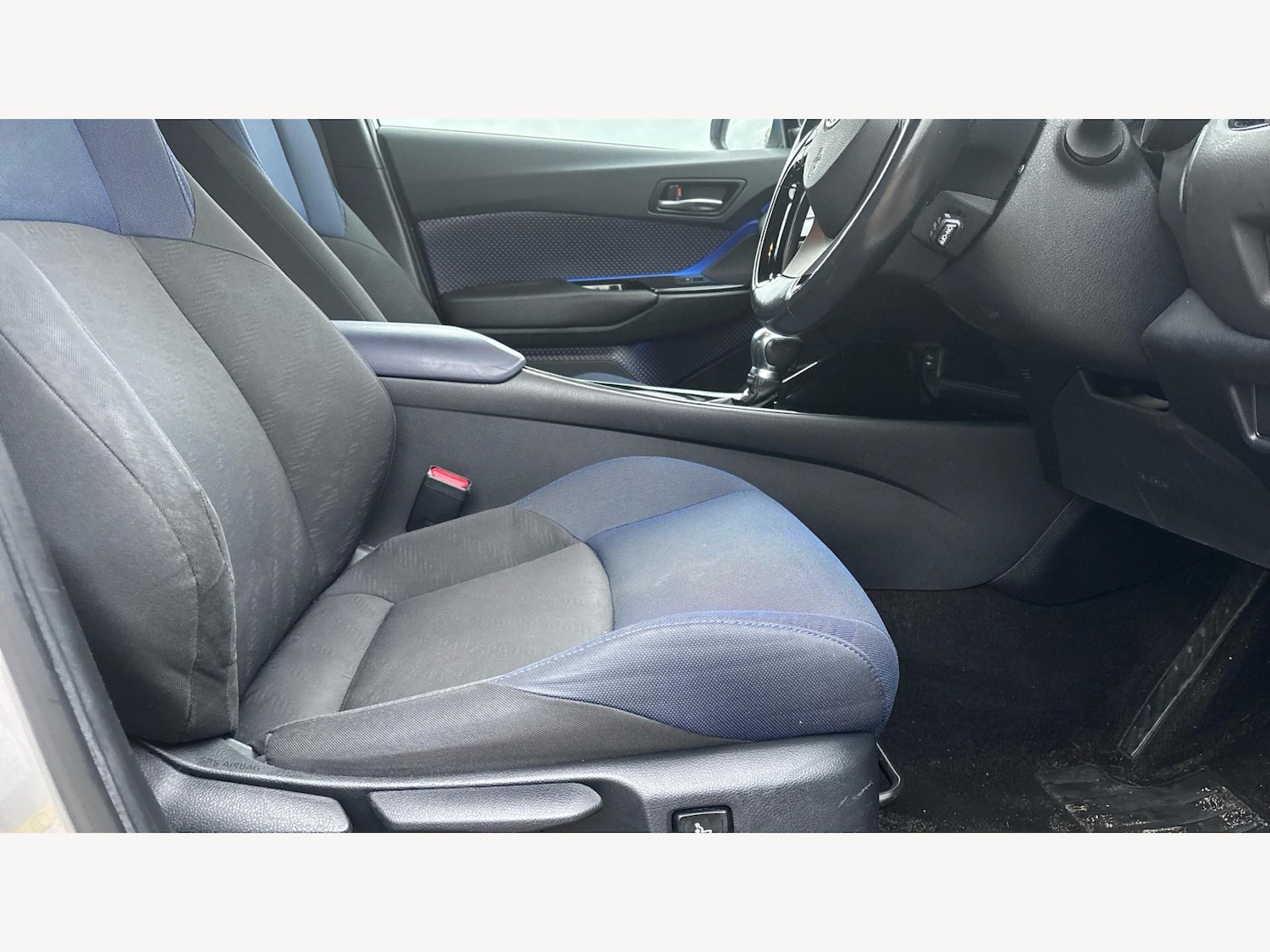 Used Toyota C-HR 2017 for sale - 76671407: Photo 13