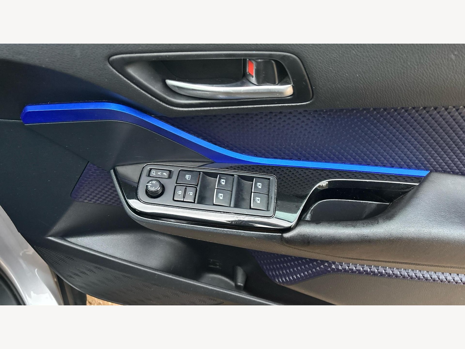 Used Toyota C-HR 2017 for sale - 76671407: Photo 32