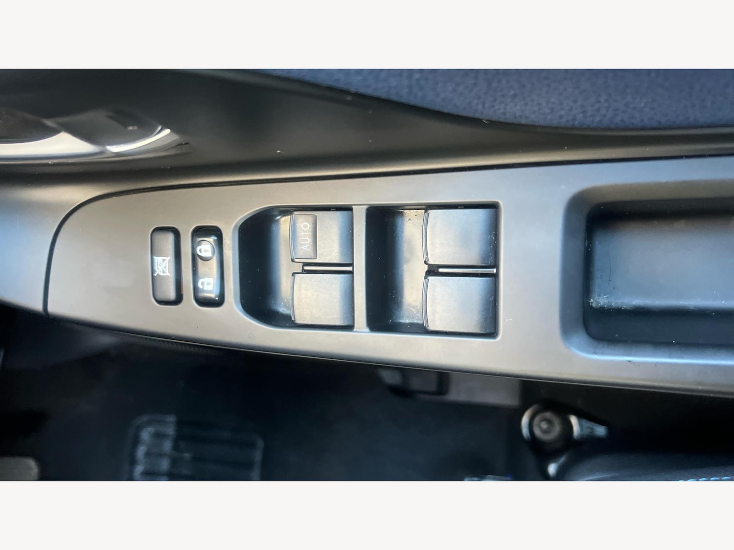 Used Toyota Yaris 2017 for sale - 76753233: Photo 23