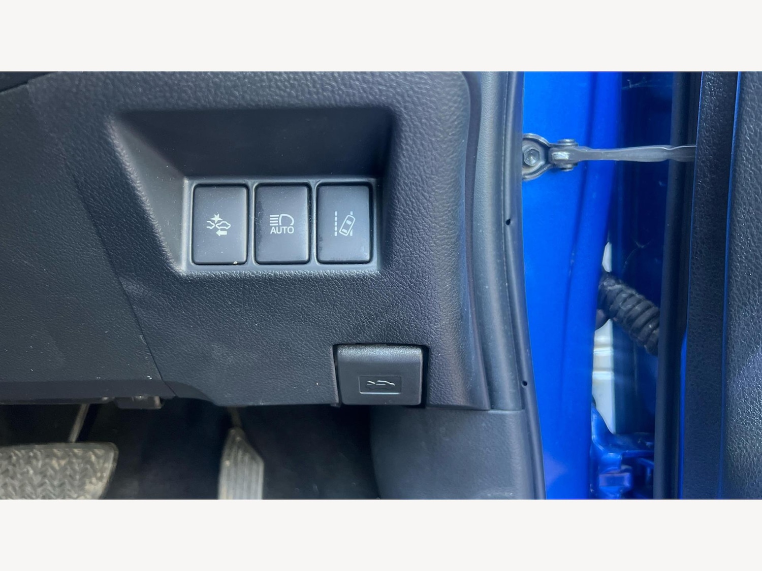 Used Toyota Yaris 2017 for sale - 76753233: Photo 24