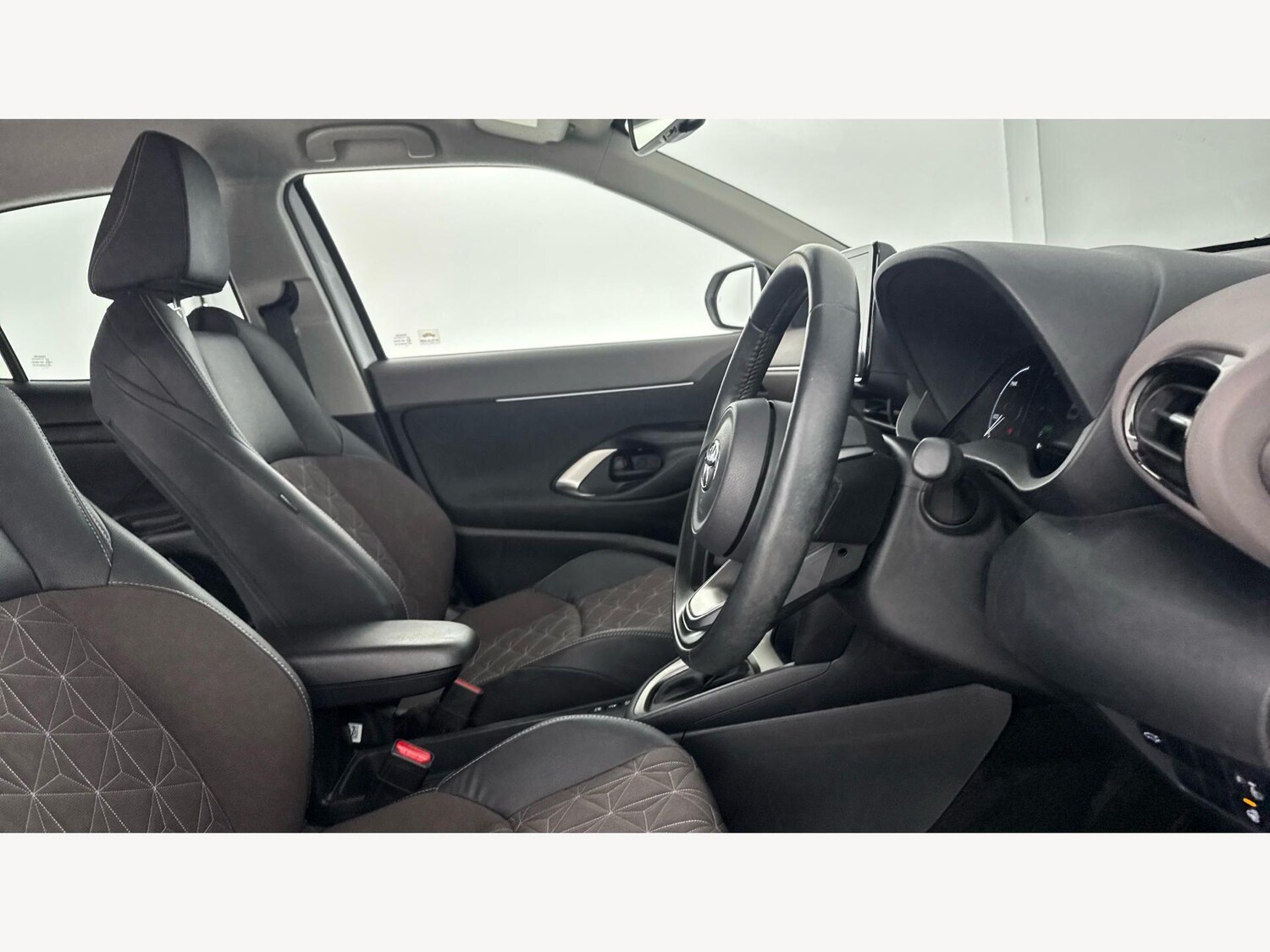 Used Toyota Yaris Cross 2023 for sale - 77909423: Photo 13