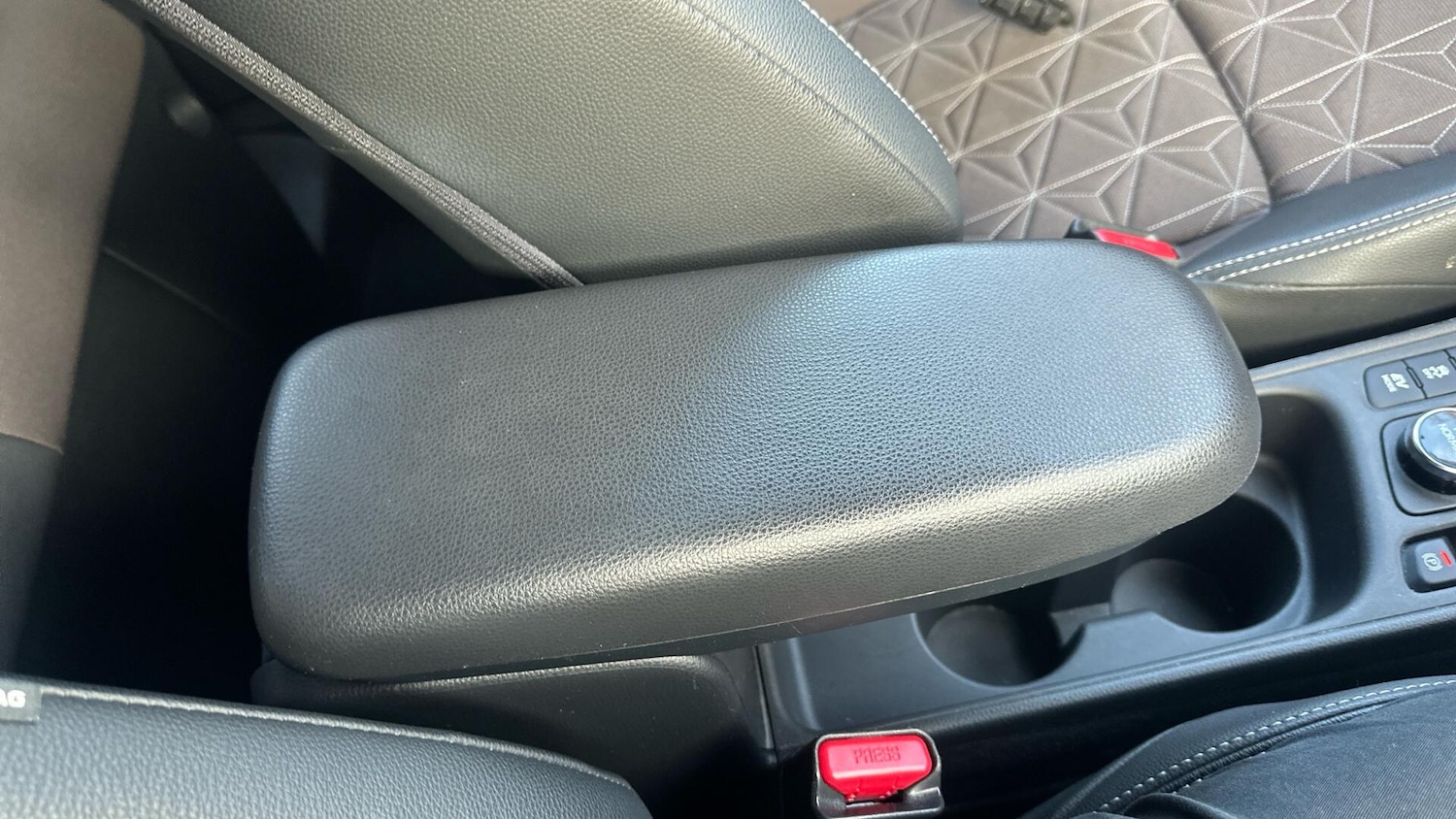 Used Toyota Yaris Cross 2023 for sale - 77101814: Photo 41