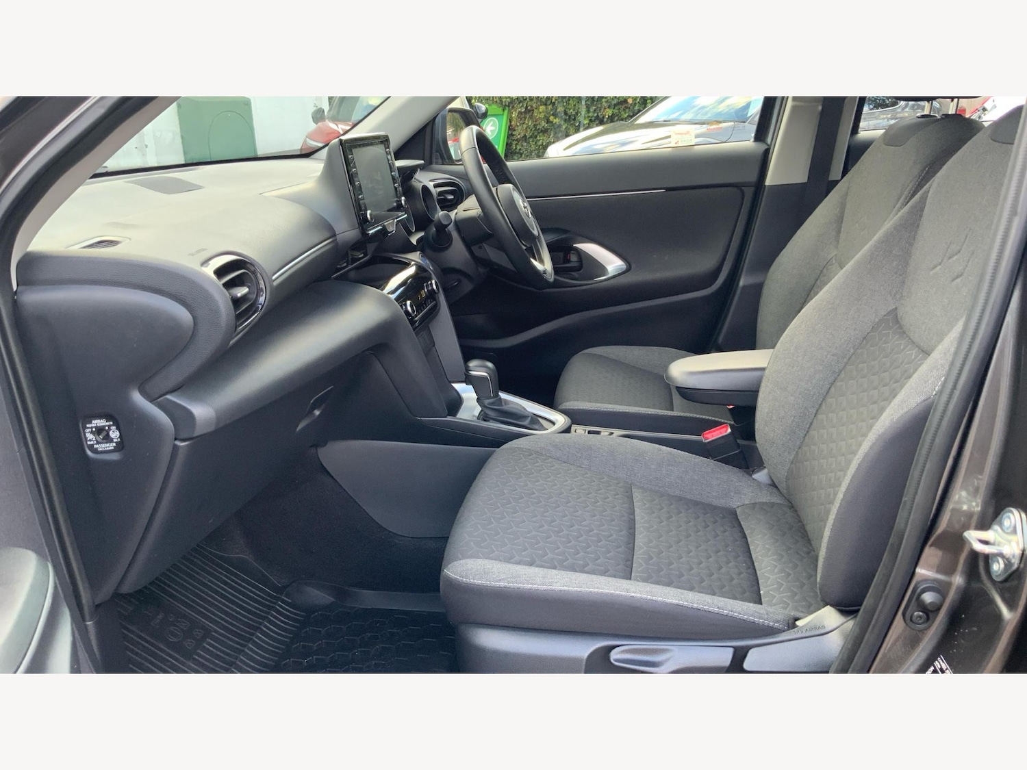 Used Toyota Yaris Cross 2024 for sale - 76200189: Photo 12