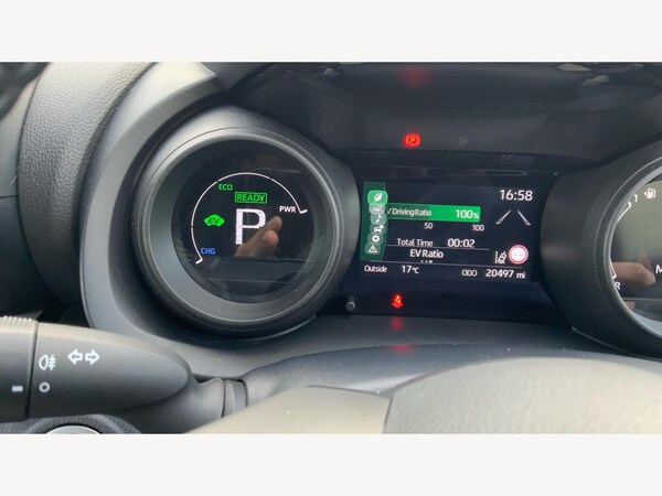 Used Toyota Yaris Cross 2024 for sale - 76200189: Photo 33