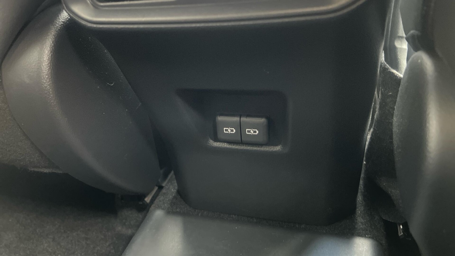 Used Toyota RAV4 2022 for sale - 76850520: Photo 40