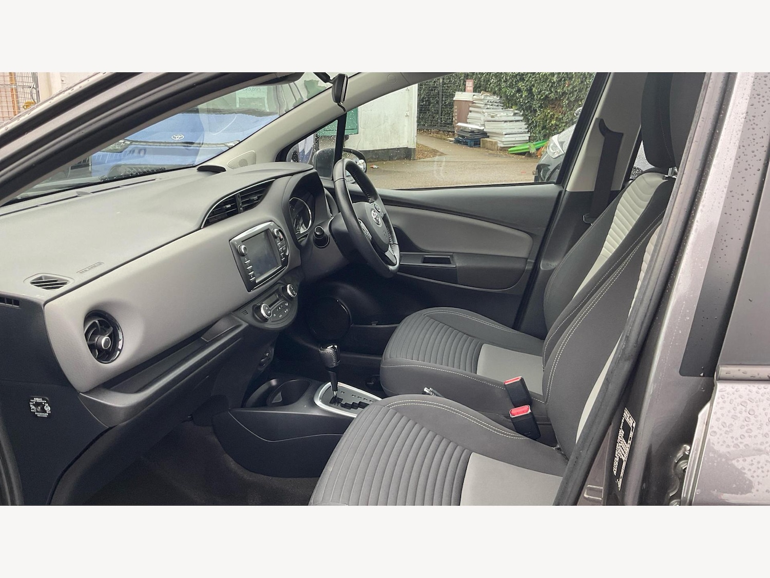 Used Toyota Yaris 2018 for sale - 77412367: Photo 12