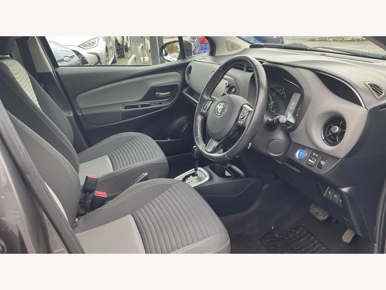 Used Toyota Yaris 2018 for sale - 77412367: Photo 13