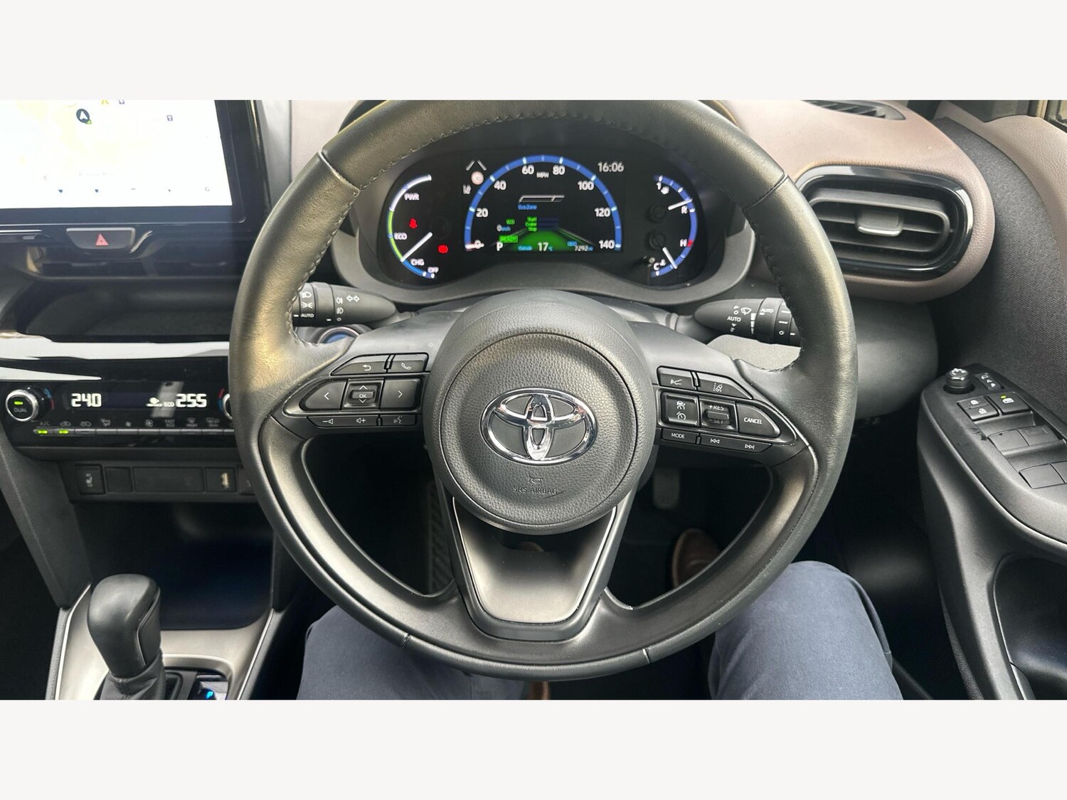 Used Toyota Yaris Cross 2024 for sale - 77305704: Photo 10