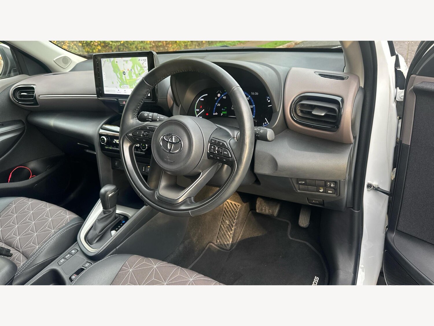 Used Toyota Yaris Cross 2024 for sale - 77305704: Photo 13