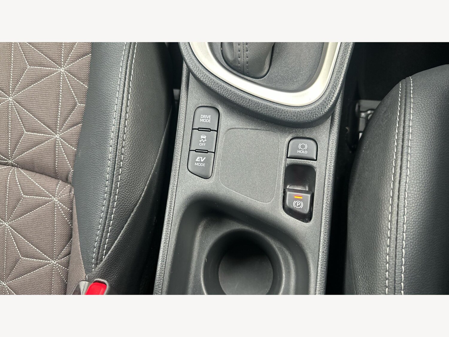 Used Toyota Yaris Cross 2024 for sale - 77305704: Photo 30