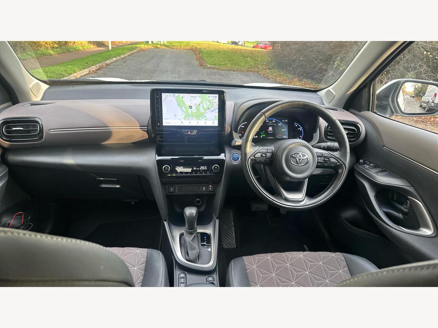 Used Toyota Yaris Cross 2024 for sale - 77305704: Photo 7