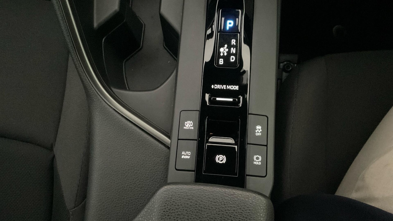 Used Toyota C-HR for sale - 77753832: Photo 33