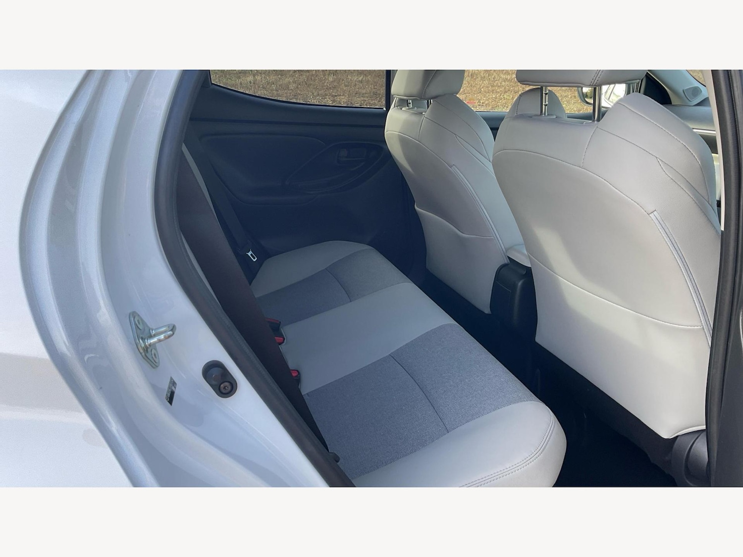 Used Toyota Yaris 2023 for sale - 76348975: Photo 14