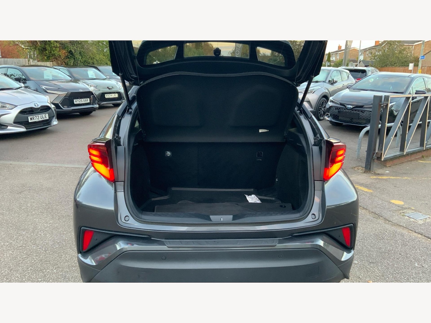 Used Toyota C-HR 2021 for sale - 76246737: Photo 16