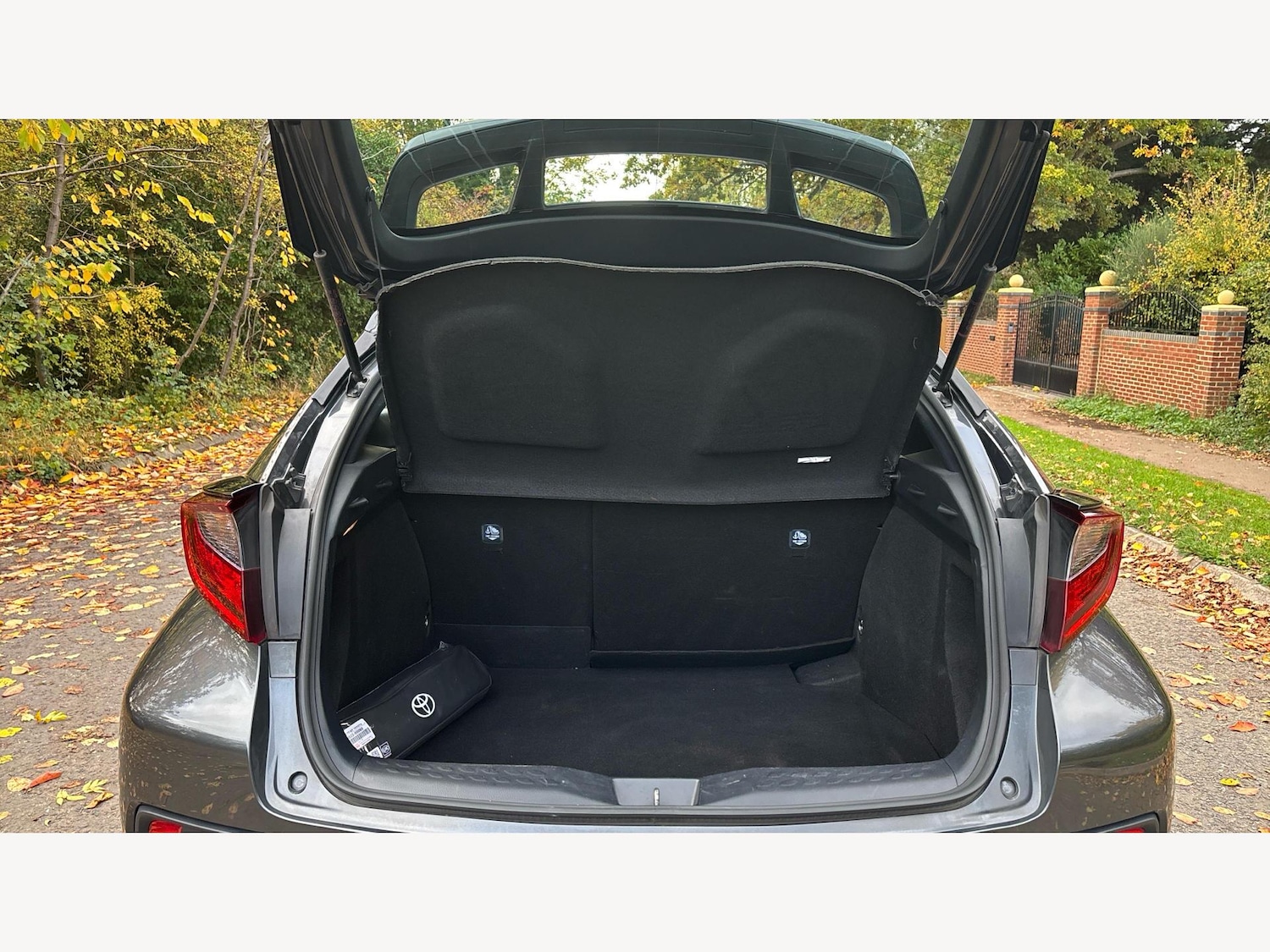 Used Toyota C-HR 2022 for sale - 76499654: Photo 16