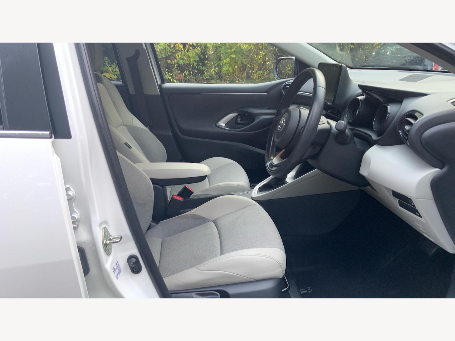 Used Toyota Yaris 2023 for sale - 76688589: Photo 13