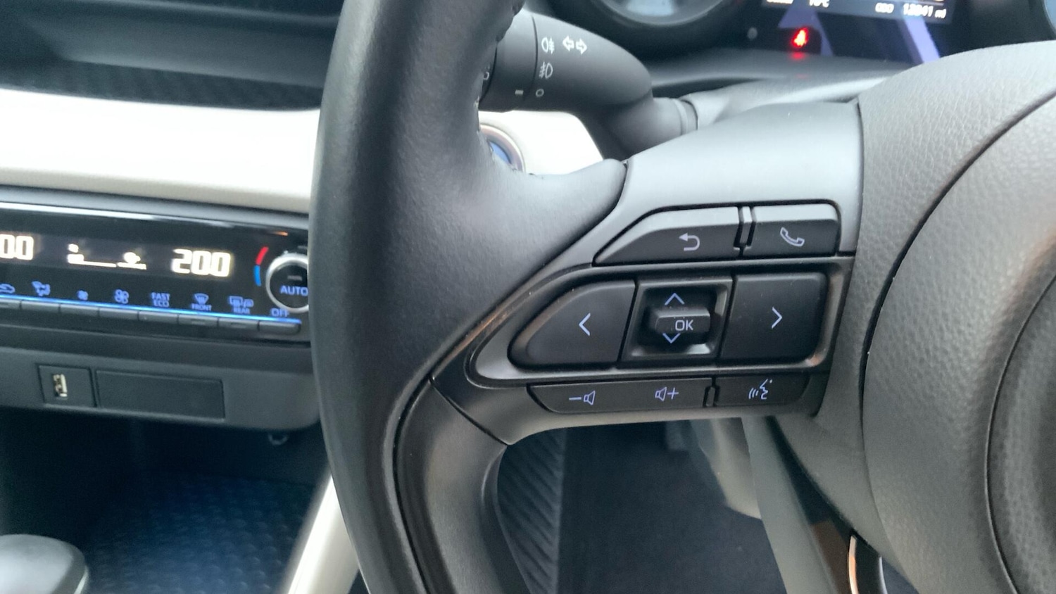 Used Toyota Yaris 2023 for sale - 76688589: Photo 37