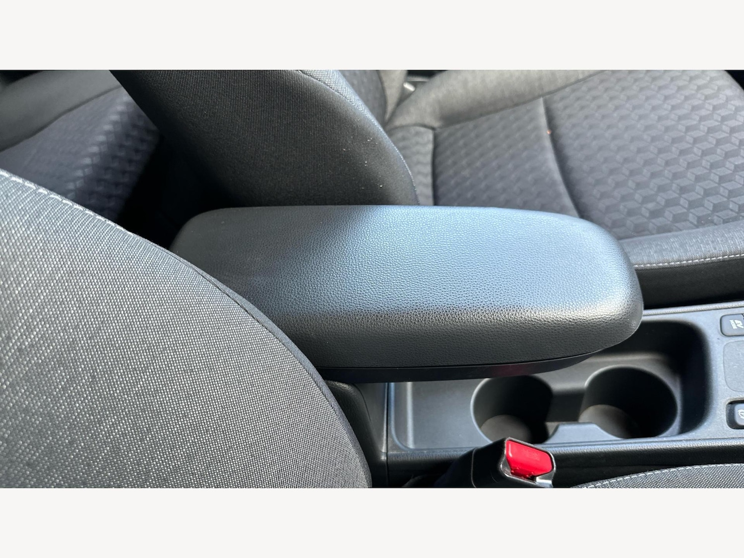 Used Toyota Yaris 2021 for sale - 76688624: Photo 32