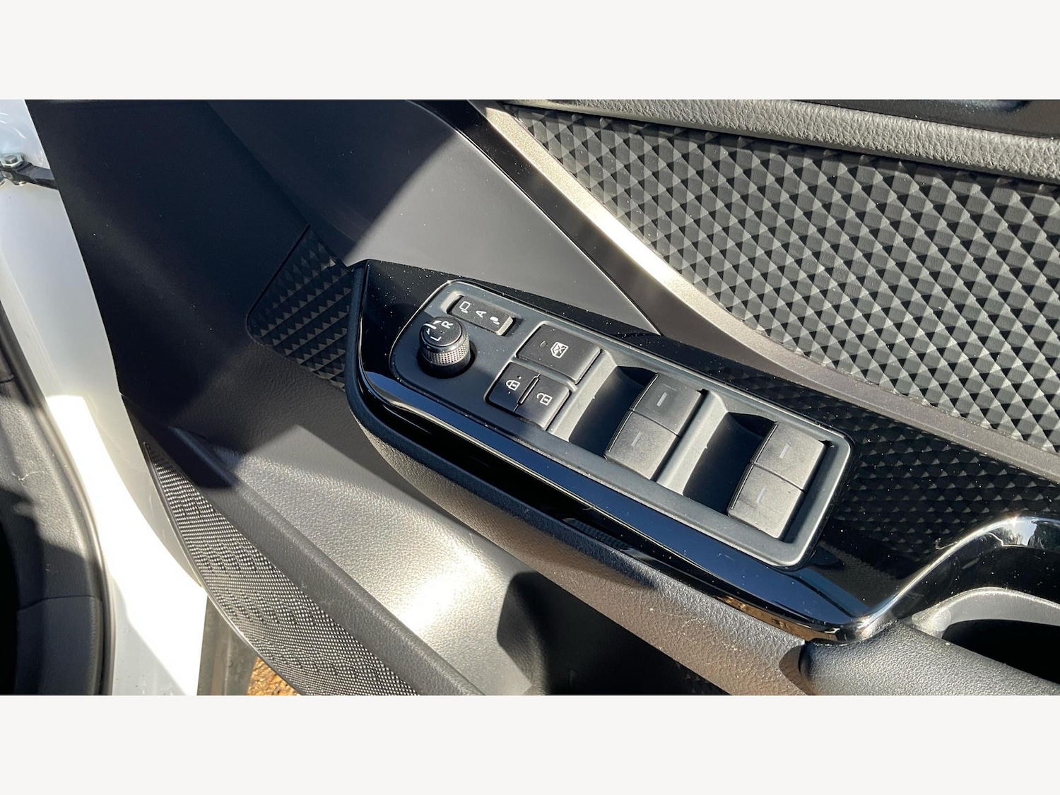 Used Toyota C-HR 2023 for sale - 76360828: Photo 29