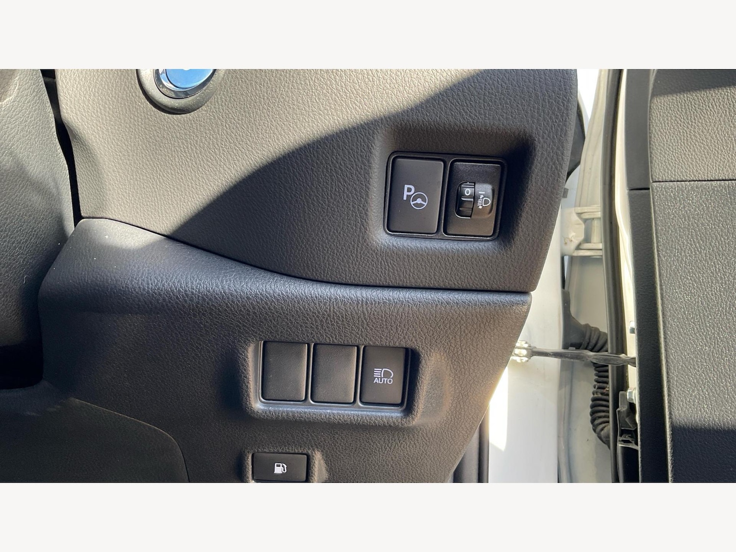Used Toyota C-HR 2023 for sale - 76360828: Photo 30