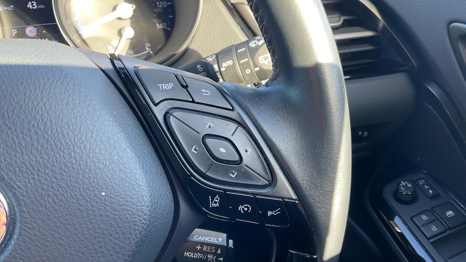 Used Toyota C-HR 2023 for sale - 76360828: Photo 35