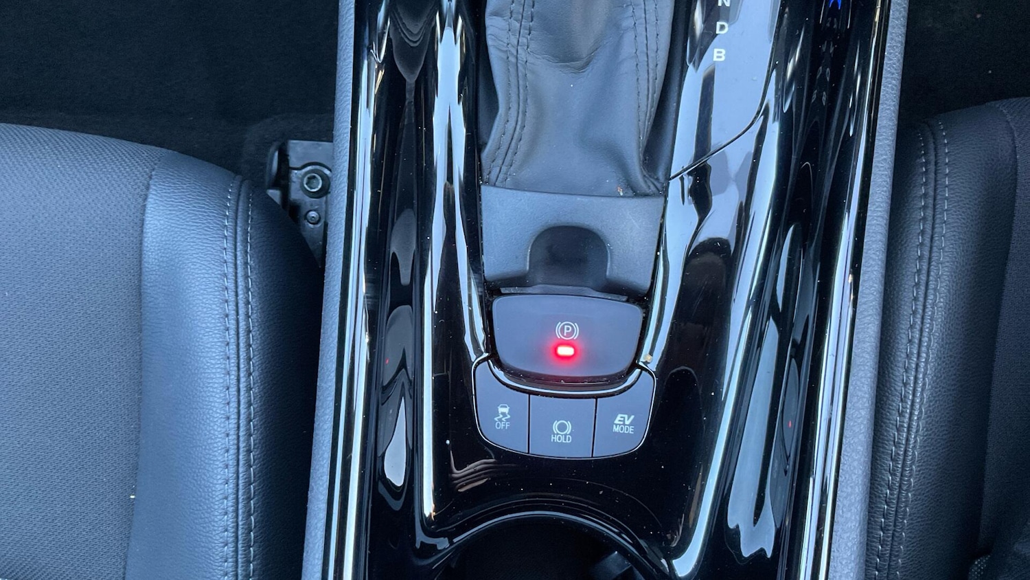 Used Toyota C-HR 2023 for sale - 76360828: Photo 40