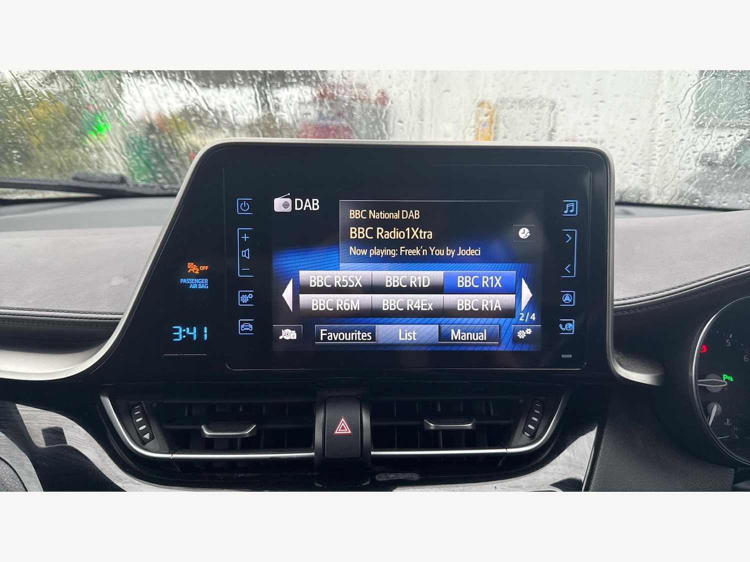 Used Toyota C-HR 2017 for sale - 76137063: Photo 25