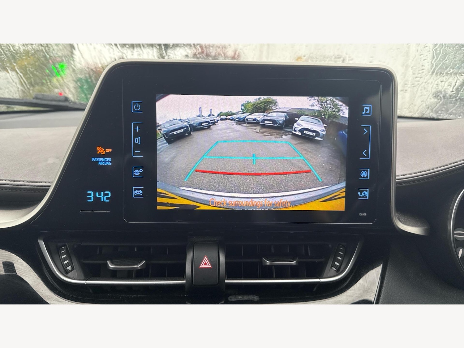 Used Toyota C-HR 2017 for sale - 76137063: Photo 26
