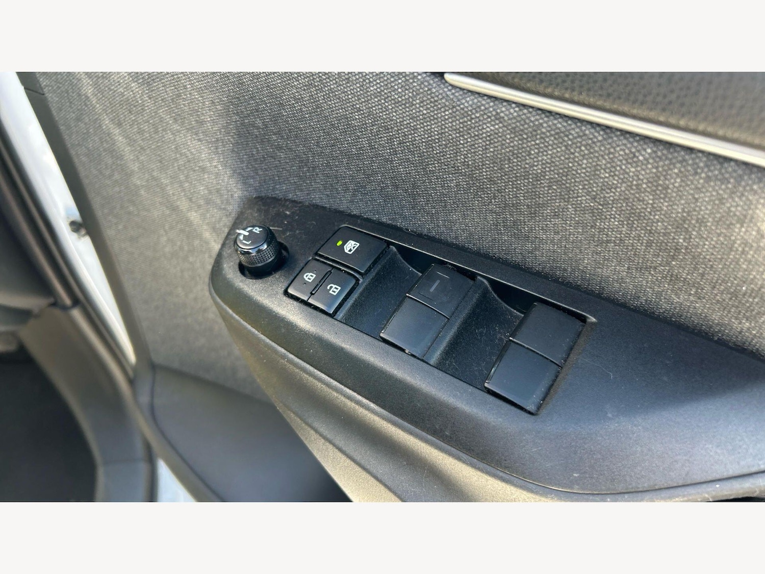 Used Toyota Yaris for sale - 77753701: Photo 26