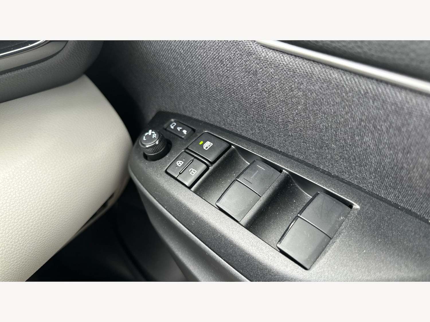 Used Toyota Yaris 2023 for sale - 77320488: Photo 23