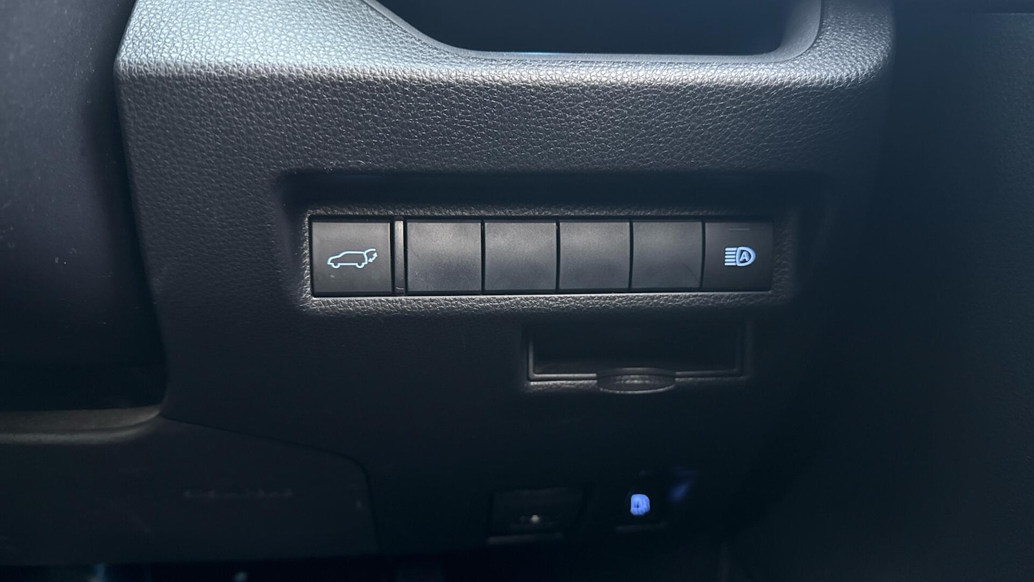 Used Toyota RAV4 2020 for sale - 77081472: Photo 34