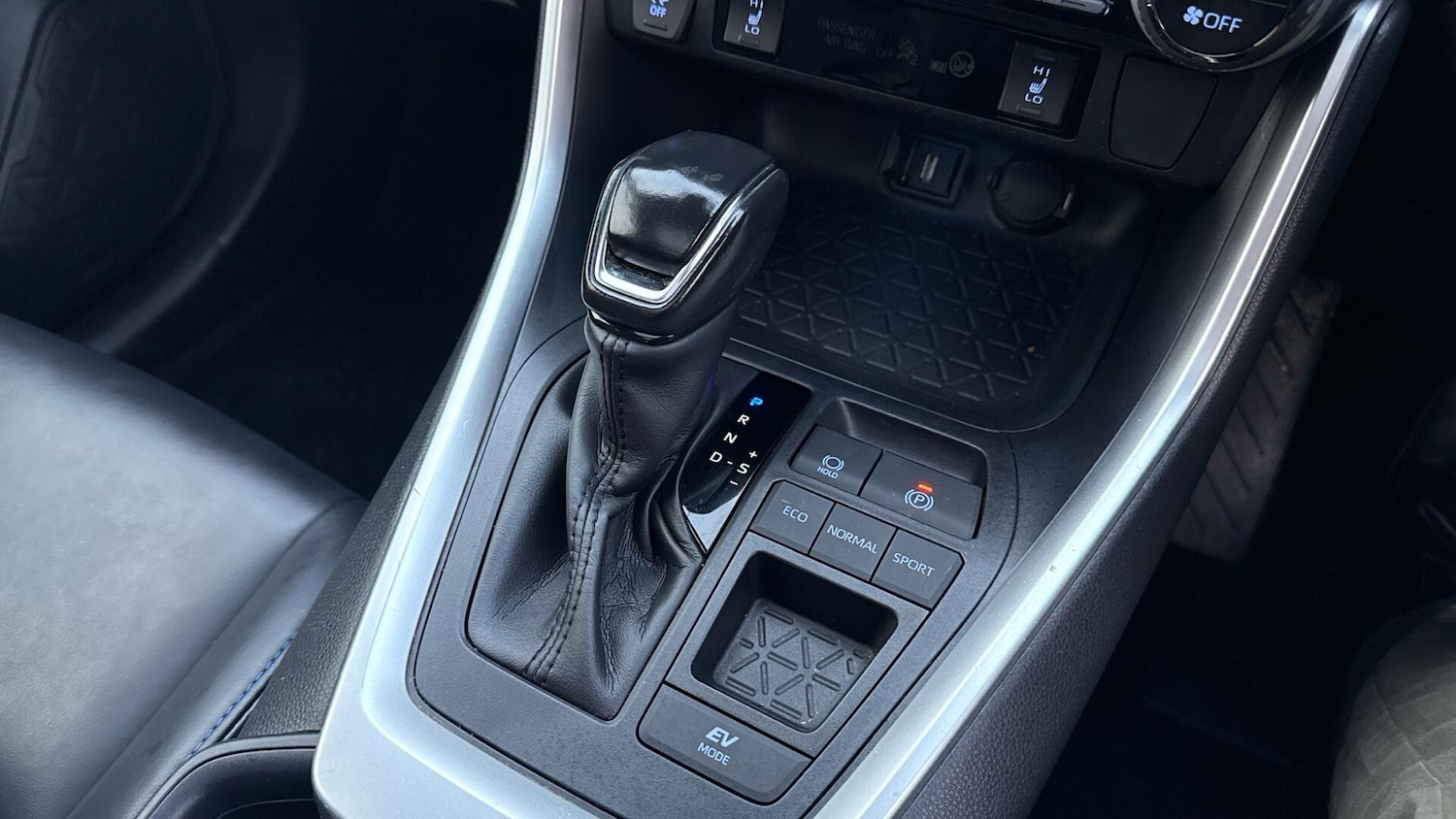 Used Toyota RAV4 2020 for sale - 77081472: Photo 36