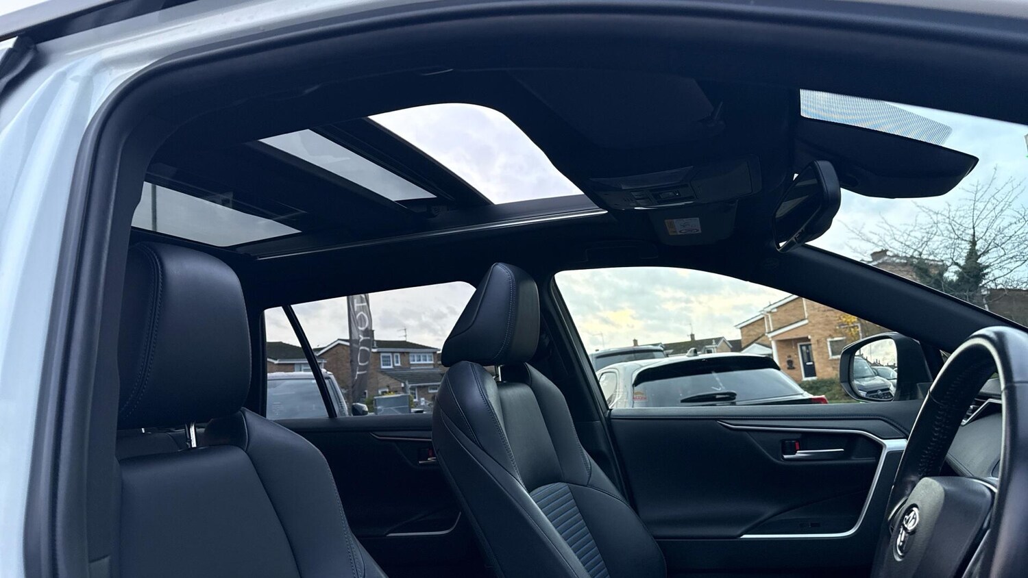 Used Toyota RAV4 2020 for sale - 77081472: Photo 39