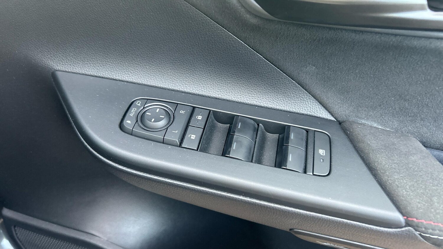 Used Toyota C-HR 2025 for sale - 77304967: Photo 36