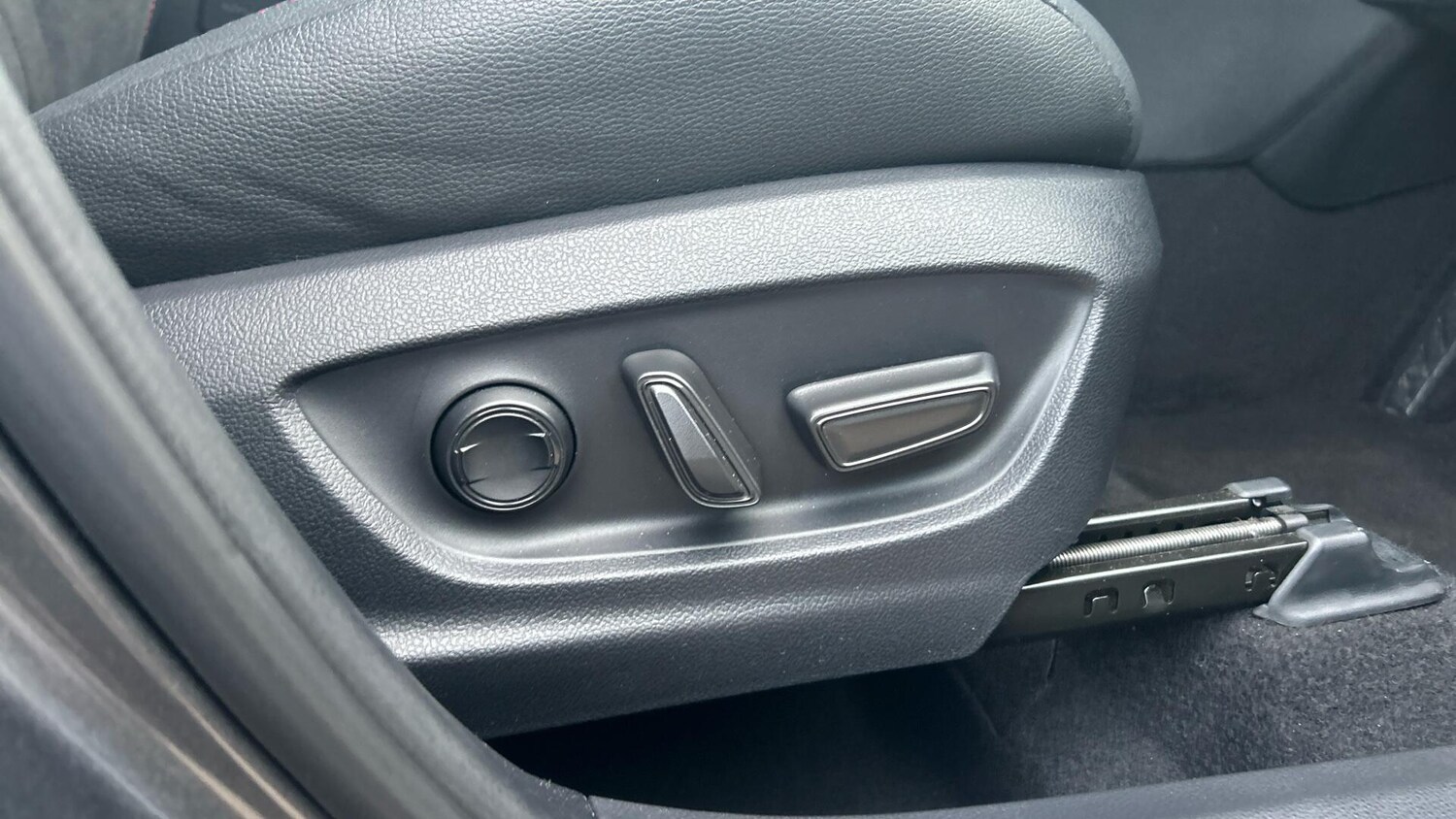 Used Toyota C-HR 2025 for sale - 77304967: Photo 38