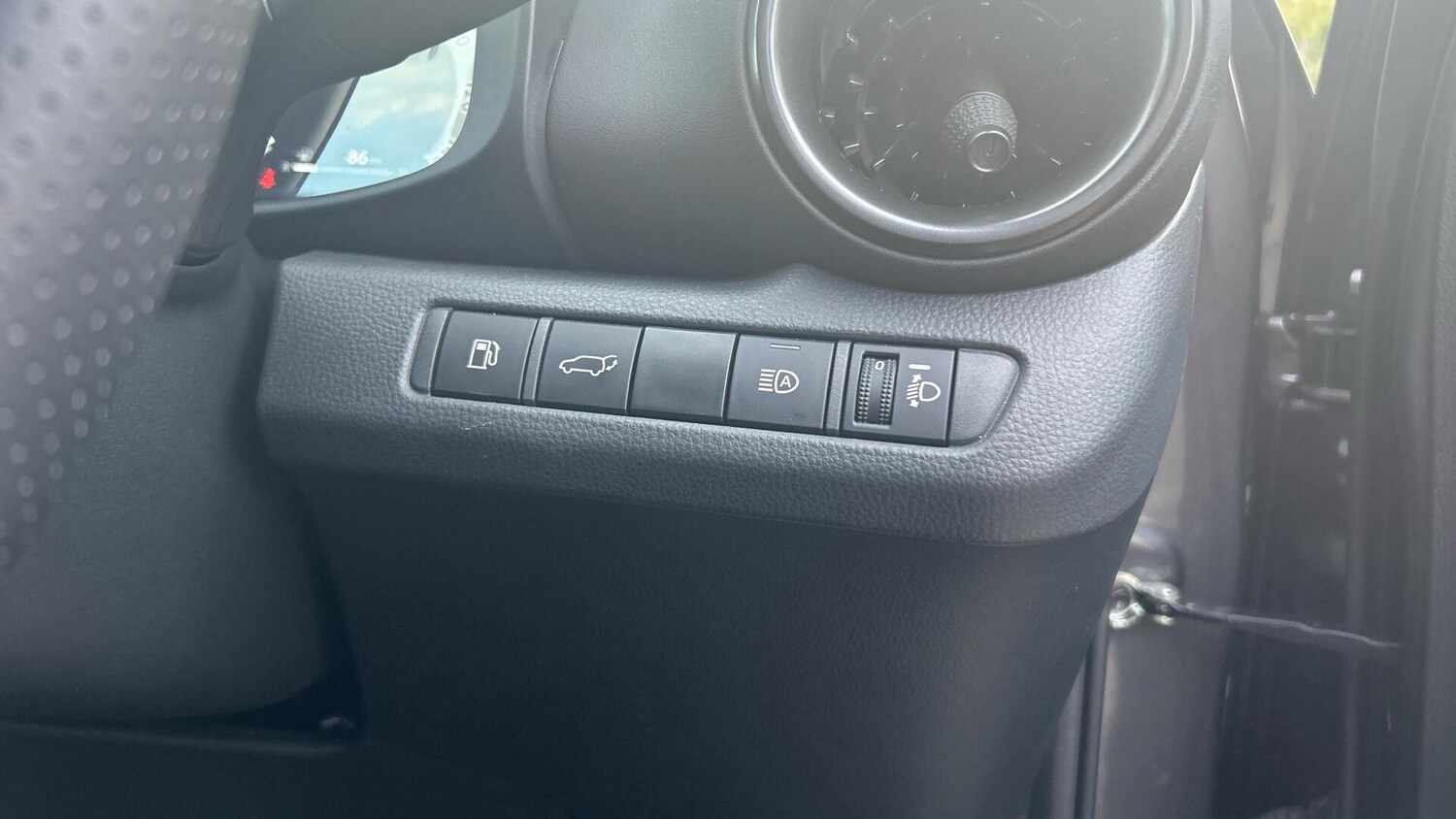 Used Toyota C-HR 2025 for sale - 77304967: Photo 39