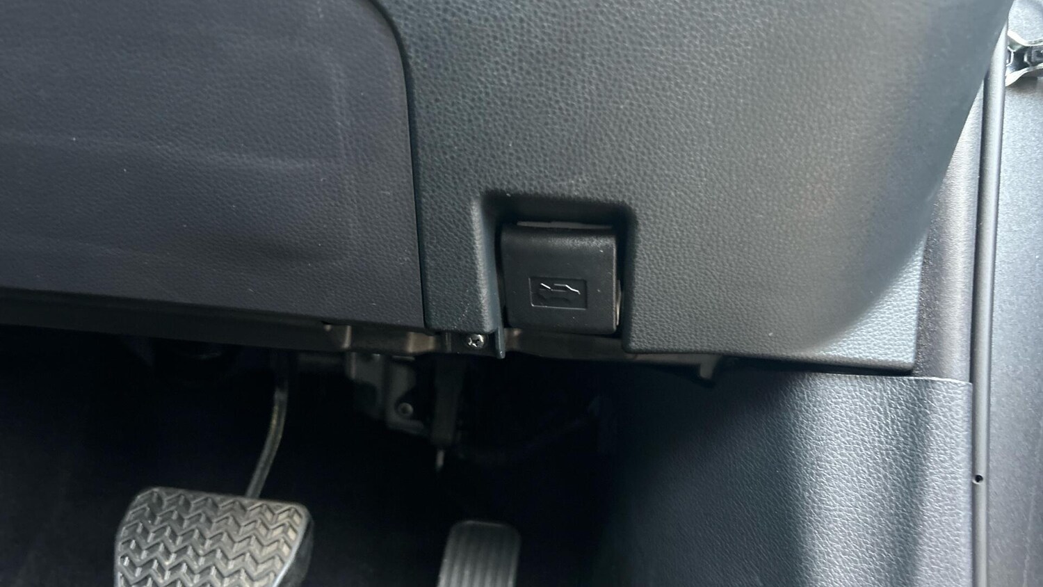 Used Toyota C-HR 2025 for sale - 77304967: Photo 40