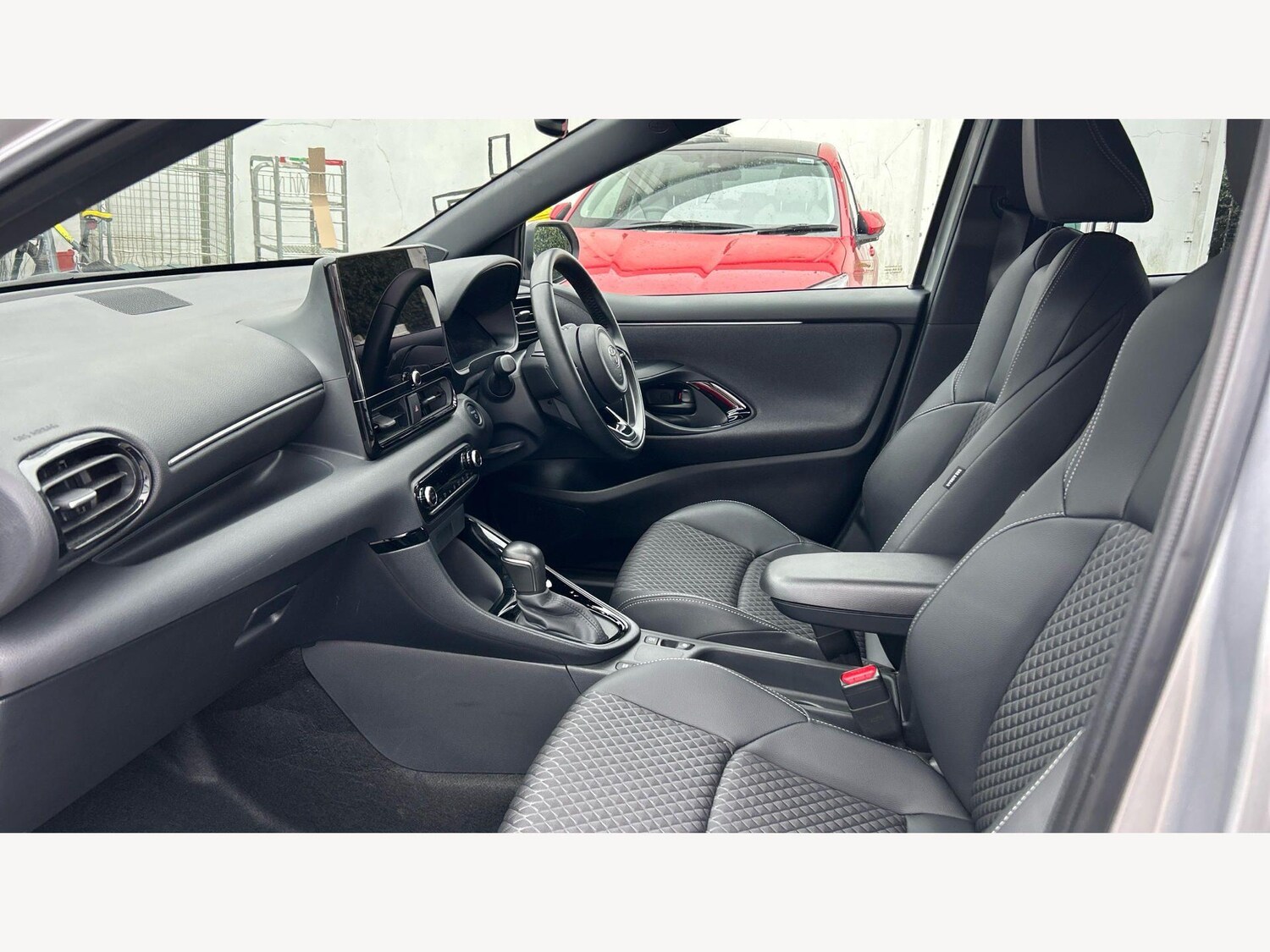 Used Toyota Yaris 2024 for sale - 77939786: Photo 12