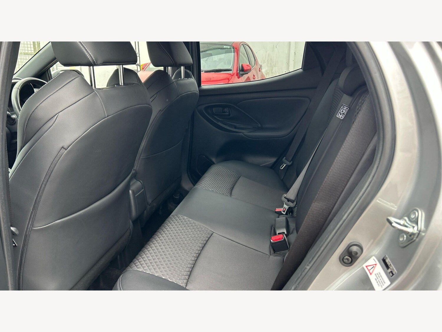 Used Toyota Yaris 2024 for sale - 77939786: Photo 15