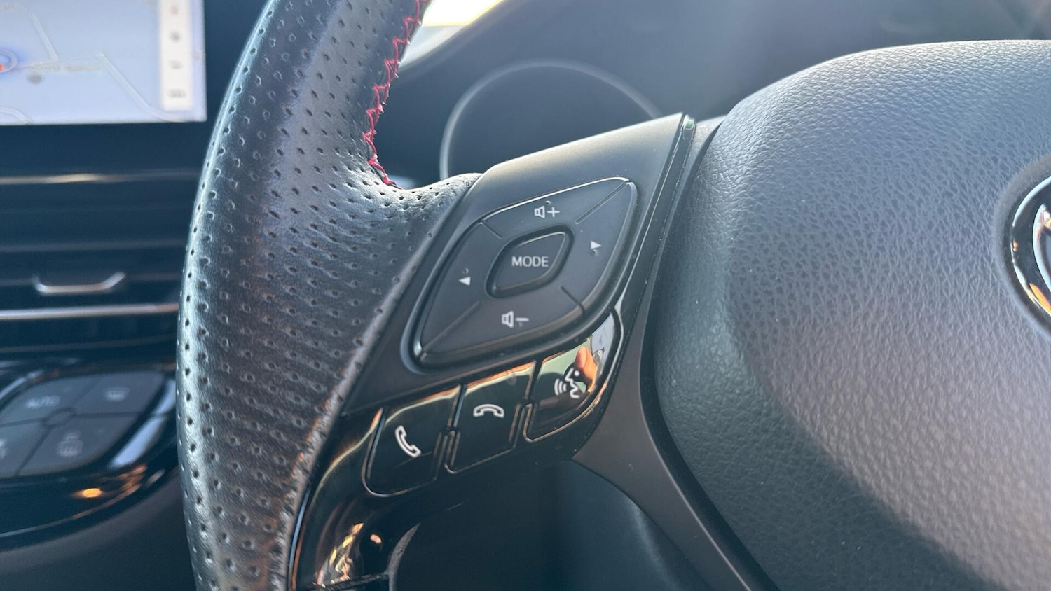 Used Toyota C-HR 2022 for sale - 76849597: Photo 40