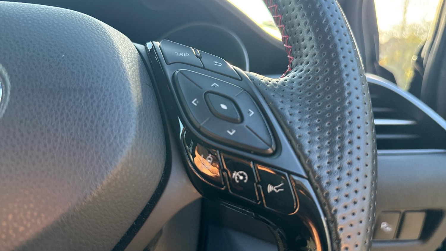 Used Toyota C-HR 2022 for sale - 76849597: Photo 41