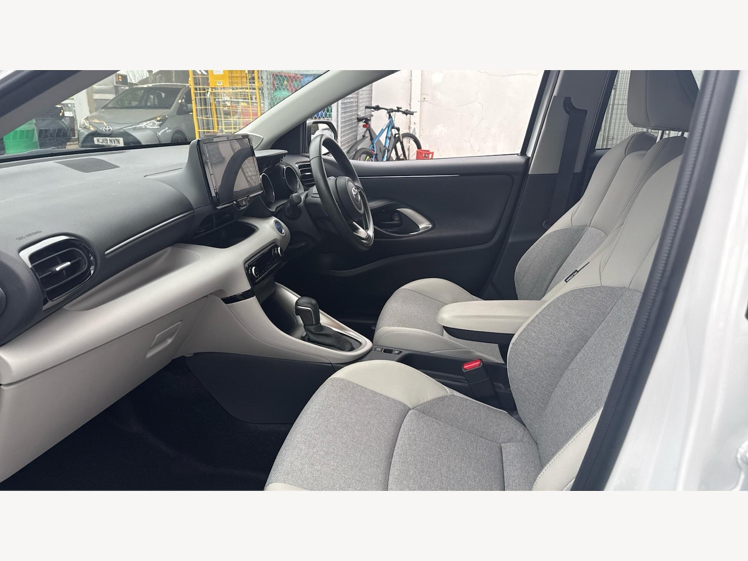 Used Toyota Yaris 2023 for sale - 77242714: Photo 12