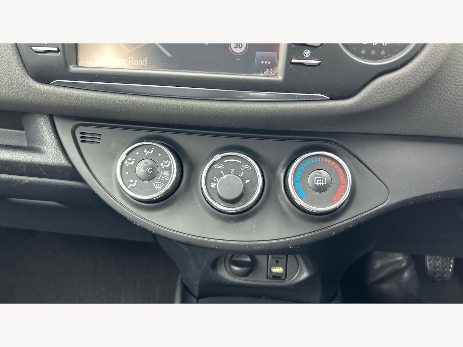 Used Toyota Yaris 2019 for sale - 78148357: Photo 40