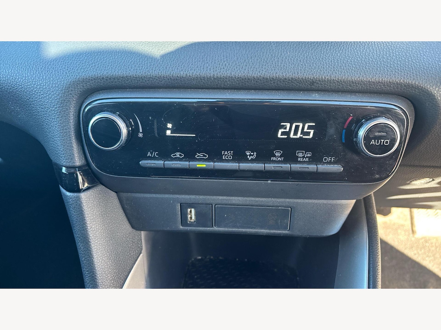 Used Toyota Yaris 2022 for sale - 76850510: Photo 30