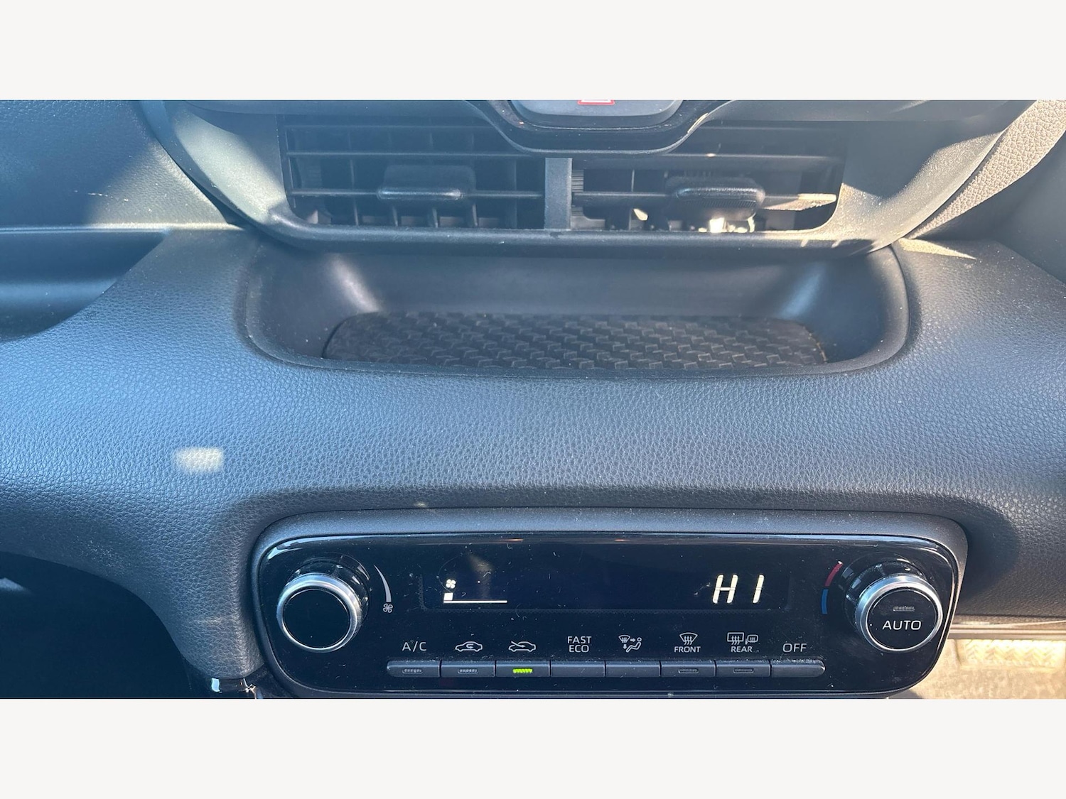 Used Toyota Yaris 2022 for sale - 76850510: Photo 32