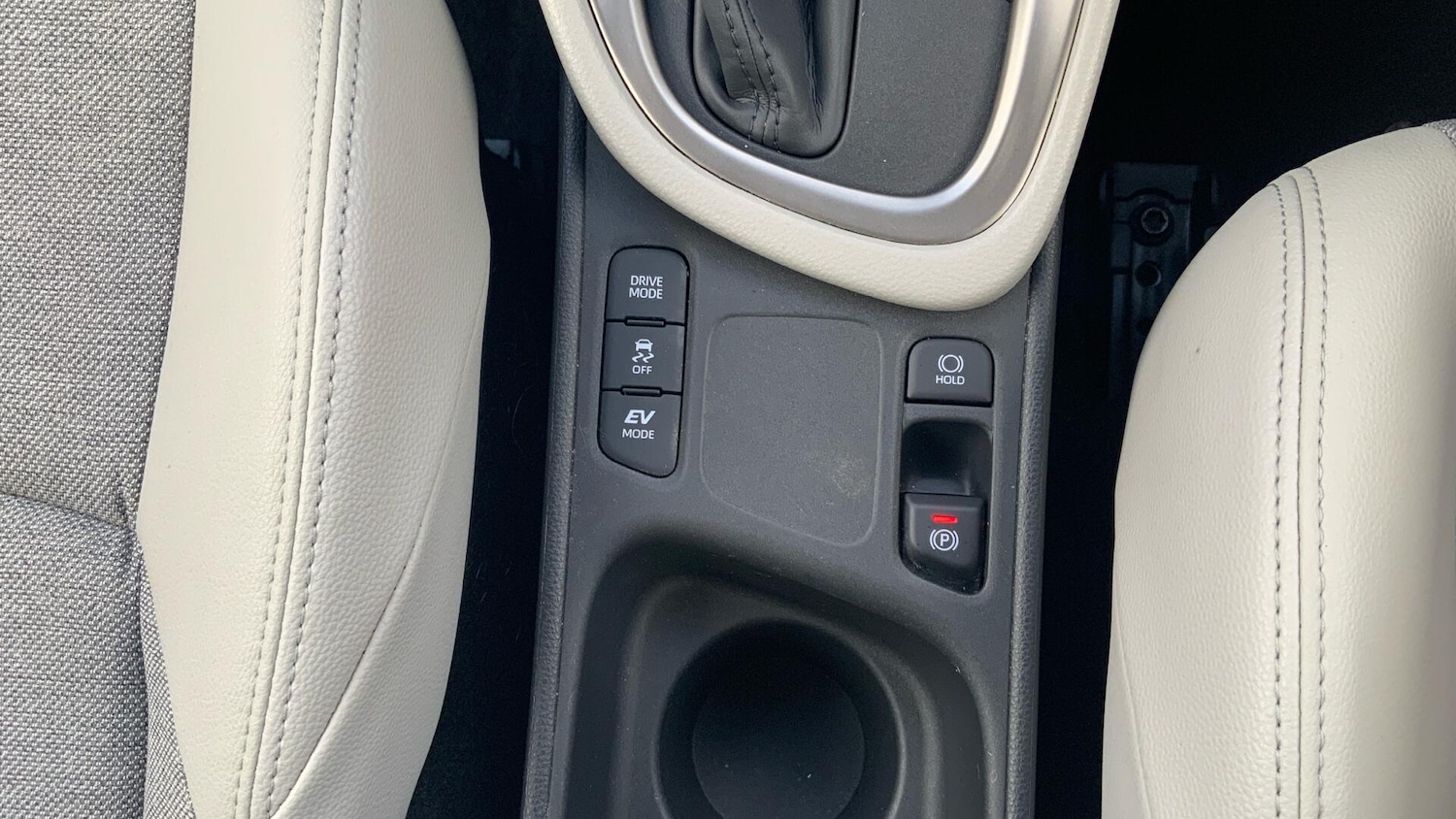 Used Toyota Yaris 2022 for sale - 76440900: Photo 36