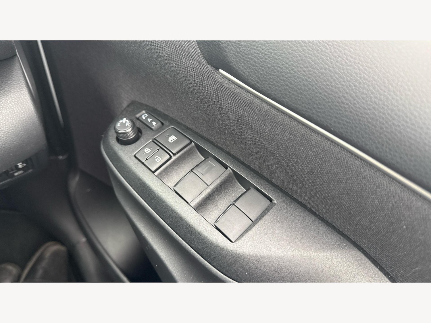 Used Toyota Yaris 2024 for sale - 76247554: Photo 30
